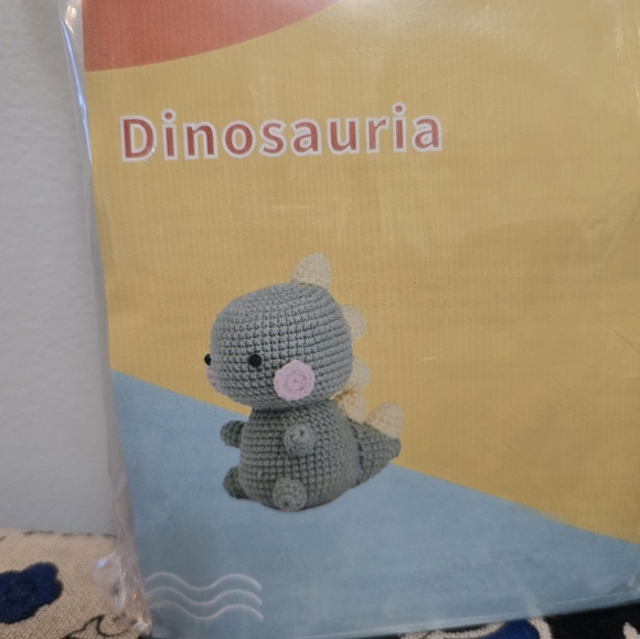 Animal crochet kit, dinosaur diy craft kit - Picture 2 of 3